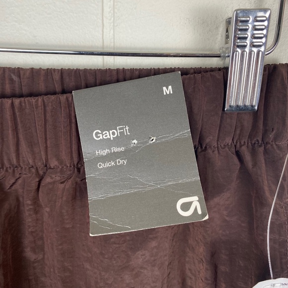 GapFit Lustre Windbreaker Jogger Brown Medium - Picture 11 of 11